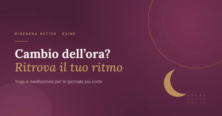 Grafica prugna e oro di Rigenera Active con il titolo “Cambio dell’ora? Ritrova il tuo ritmo” e una falce di luna dorata